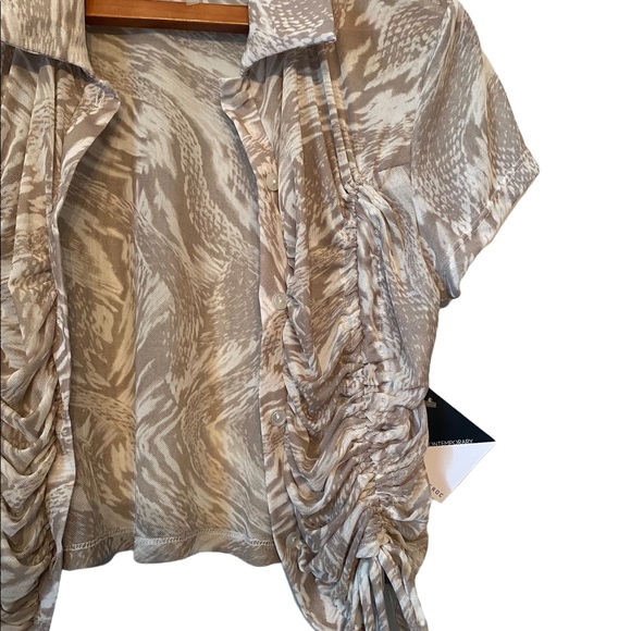 Paperoc Sheer Button Down Rouched Top - Picture 4 of 13